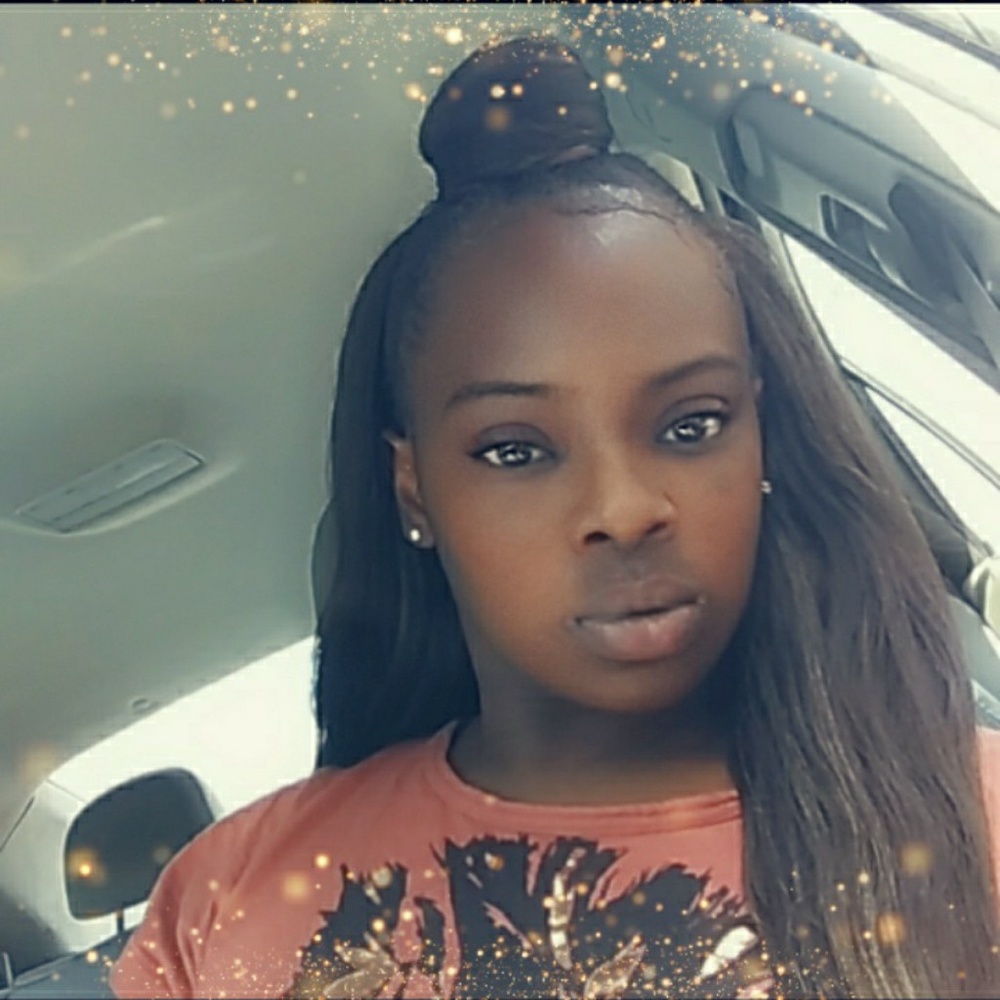 Meet your Posher, Evette